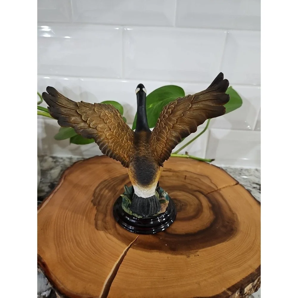 Canadian Goose In Marsh nicer Ready For Flight Figurine 5.25